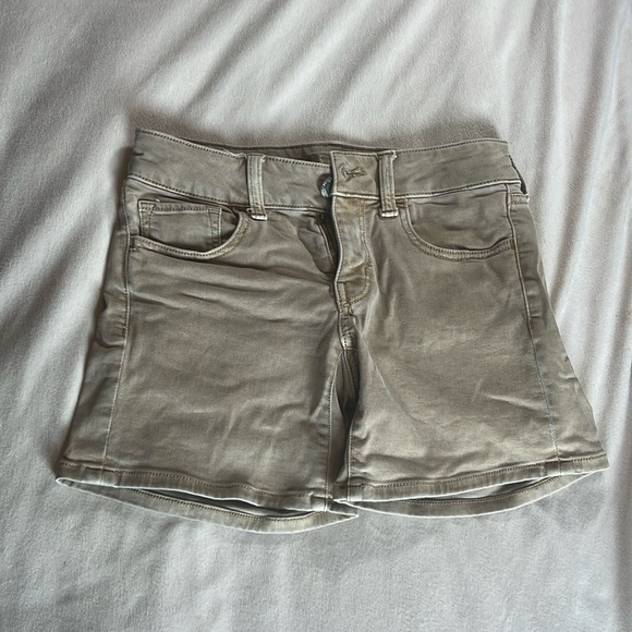 tan khaki midi shorts - Picture 1 of 4